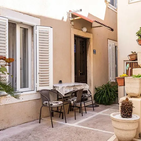 Апартаменты Family Toki - One Bedroom With Terrace Дубровник